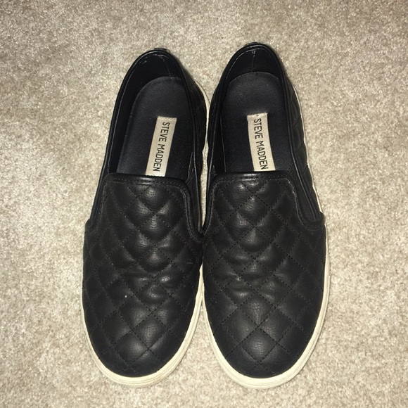 Black slip on shoes - Picture 1 of 2